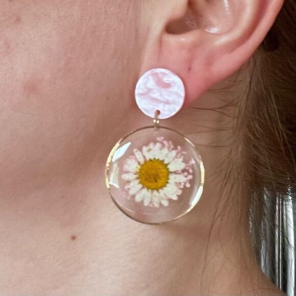 Fairy Style Simple White Daisy Pink Baby's Breath Circle Dried Flower Earrings - Picture 8 of 13